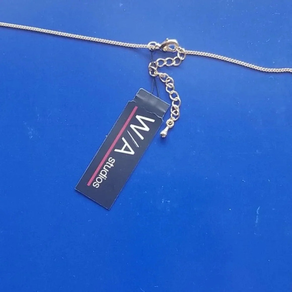 NWT Gold Tone Hexagon Necklace - Picture 4 of 8